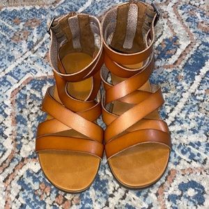 Universal thread sandals size 10w